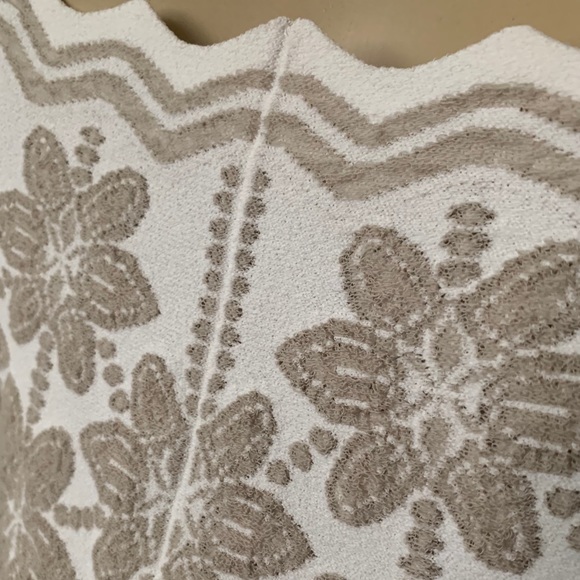 D. Exterior Off Shoulder Knit Pattern Dress - Picture 4 of 11